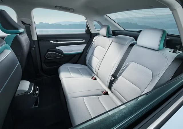 GEELY EMGRAND 2025 — image 6
